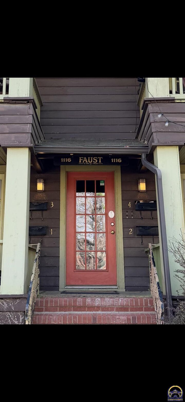 Property Photo:  1116 SW Taylor St  KS 66612 