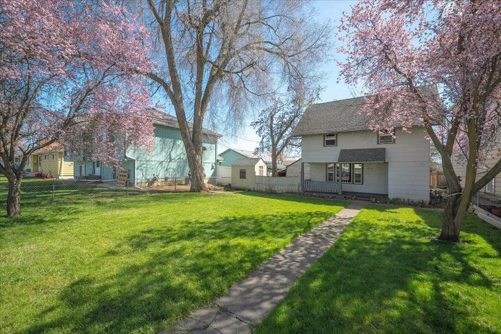 Property Photo: 1512 E Dalton Ave WA 99207