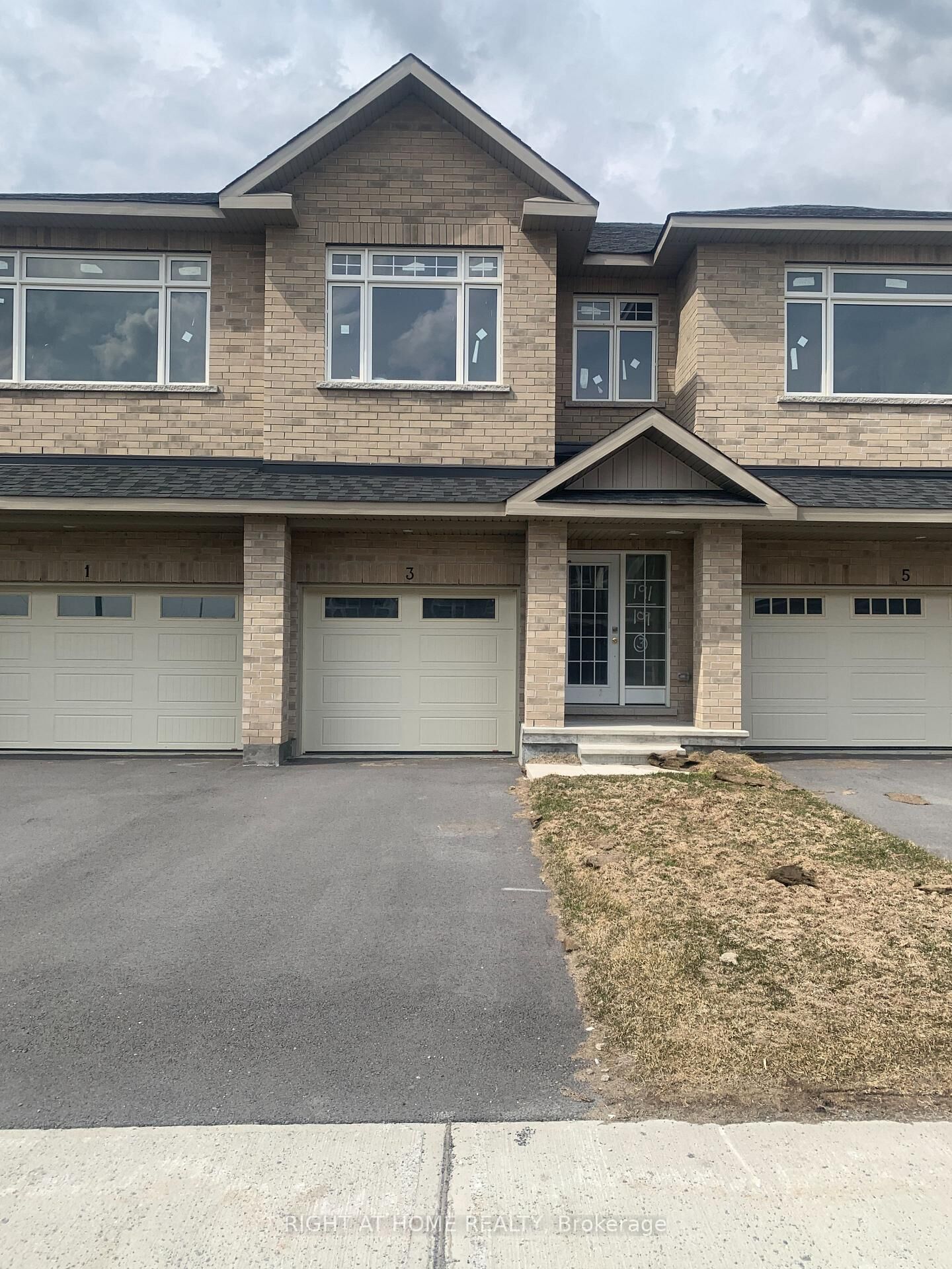 Property Photo: 3 Wylie Way ON K7C 0C4