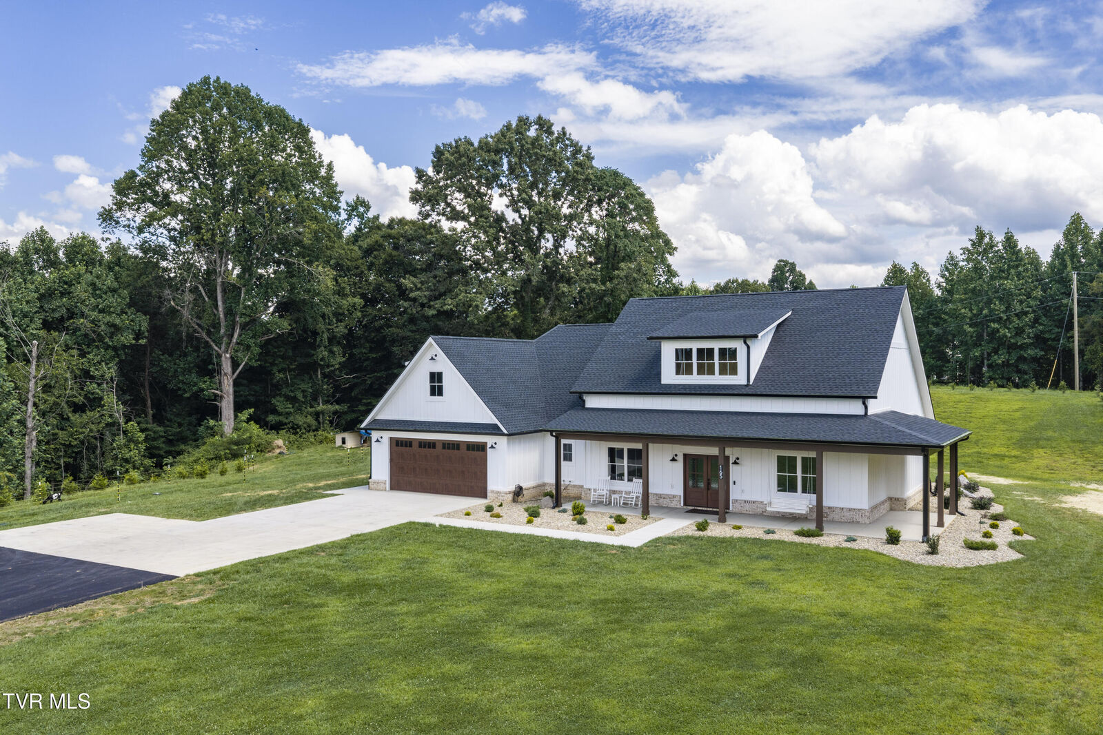 Property Photo: 165 Old State Route 34 TN 37659