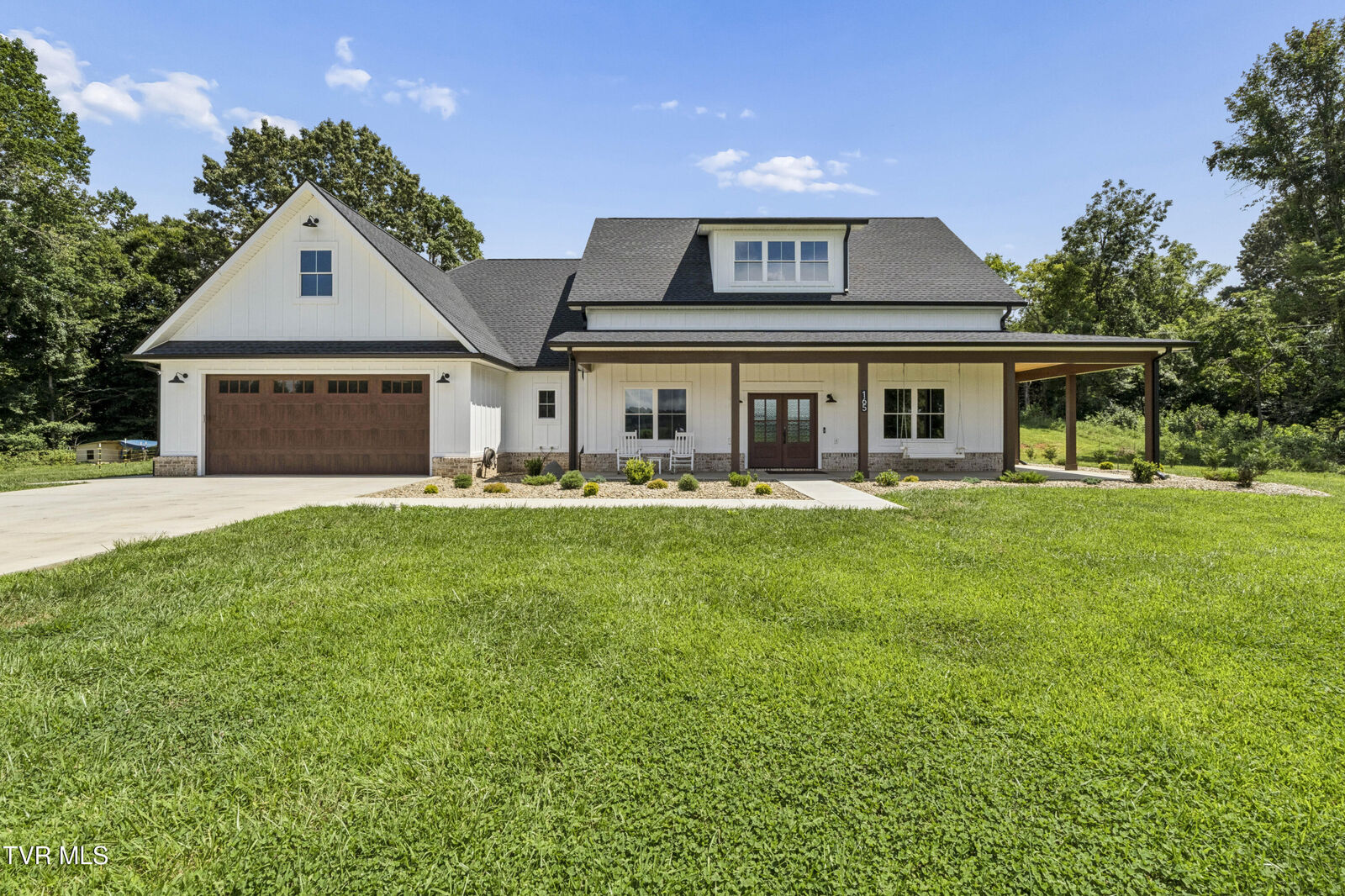 Property Photo: 165 Old State Route 34 TN 37659