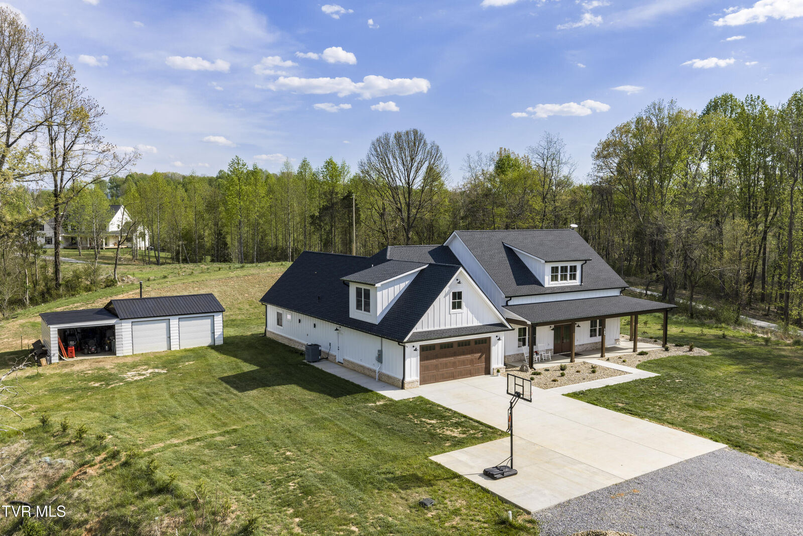 Property Photo: 165 Old State Route 34 TN 37659