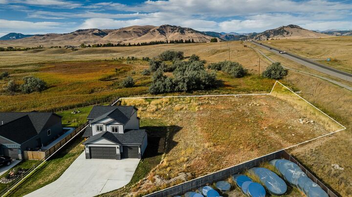 Property Photo:  331 Rendezvous Street  WY 82834 