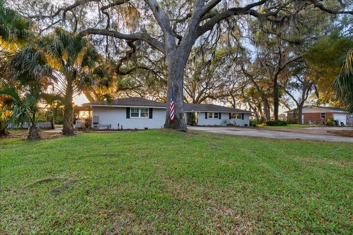 Property Photo:  85316 Avant Road  FL 32097 