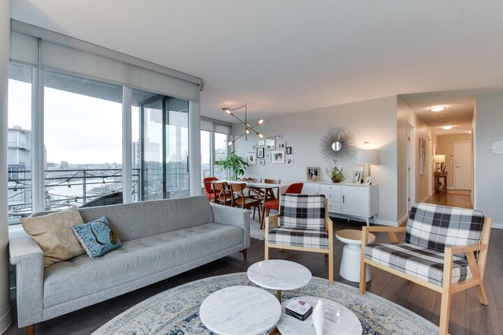 Property Photo:  33 Smithe Street 2803  BC V6B 0B5 