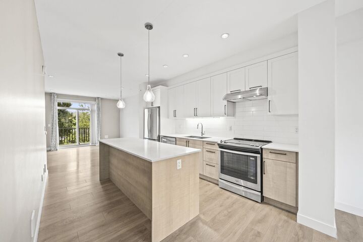Property Photo: 1708 King George Boulevard 36 BC V4A 4Z8