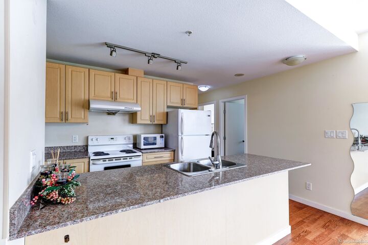Property Photo: 6133 Buswell Street 1005 BC V6Y 0B2