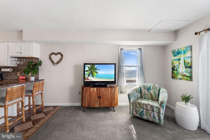 Property Photo:  6 127th Street 405  MD 21842 