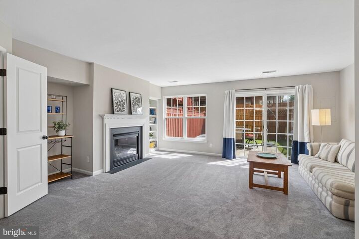 Property Photo:  43255 Sunderleigh Square  VA 20148 