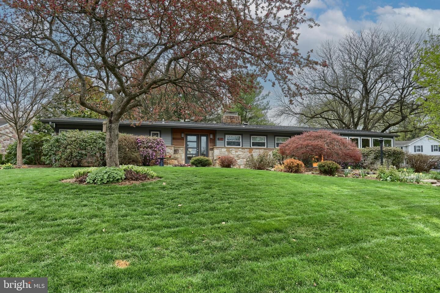 Property Photo:  324 Leearden Road  PA 17033 