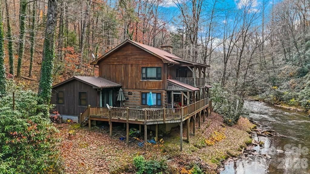Property Photo: 4662 Rainbow Springs Road NC 28734