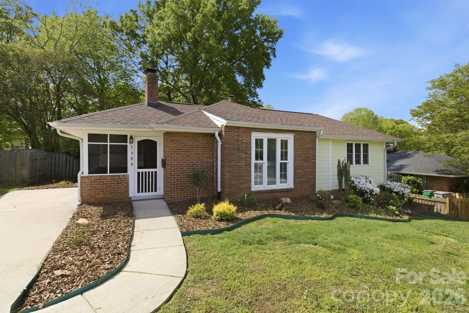 Property Photo:  1408 Seneca Place  NC 28209 