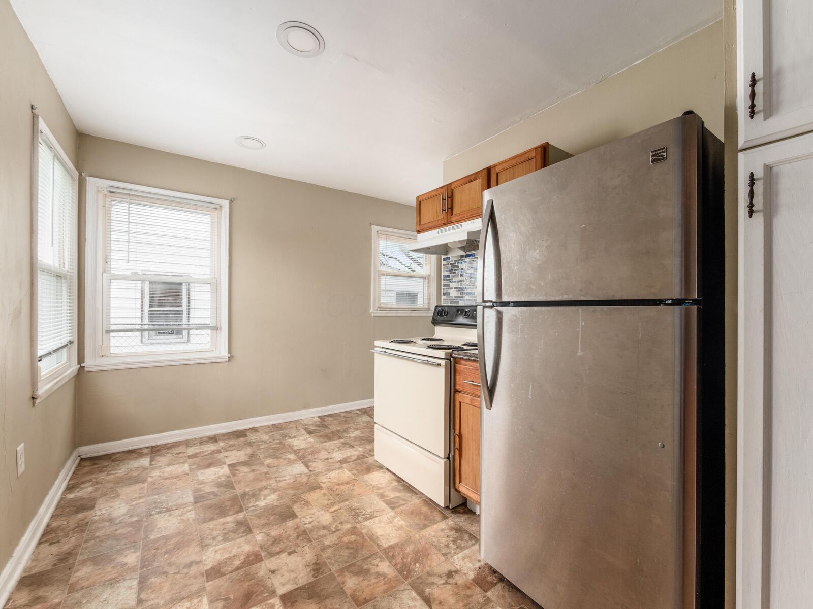 Property Photo: 1167 Duxberry Avenue OH 43211