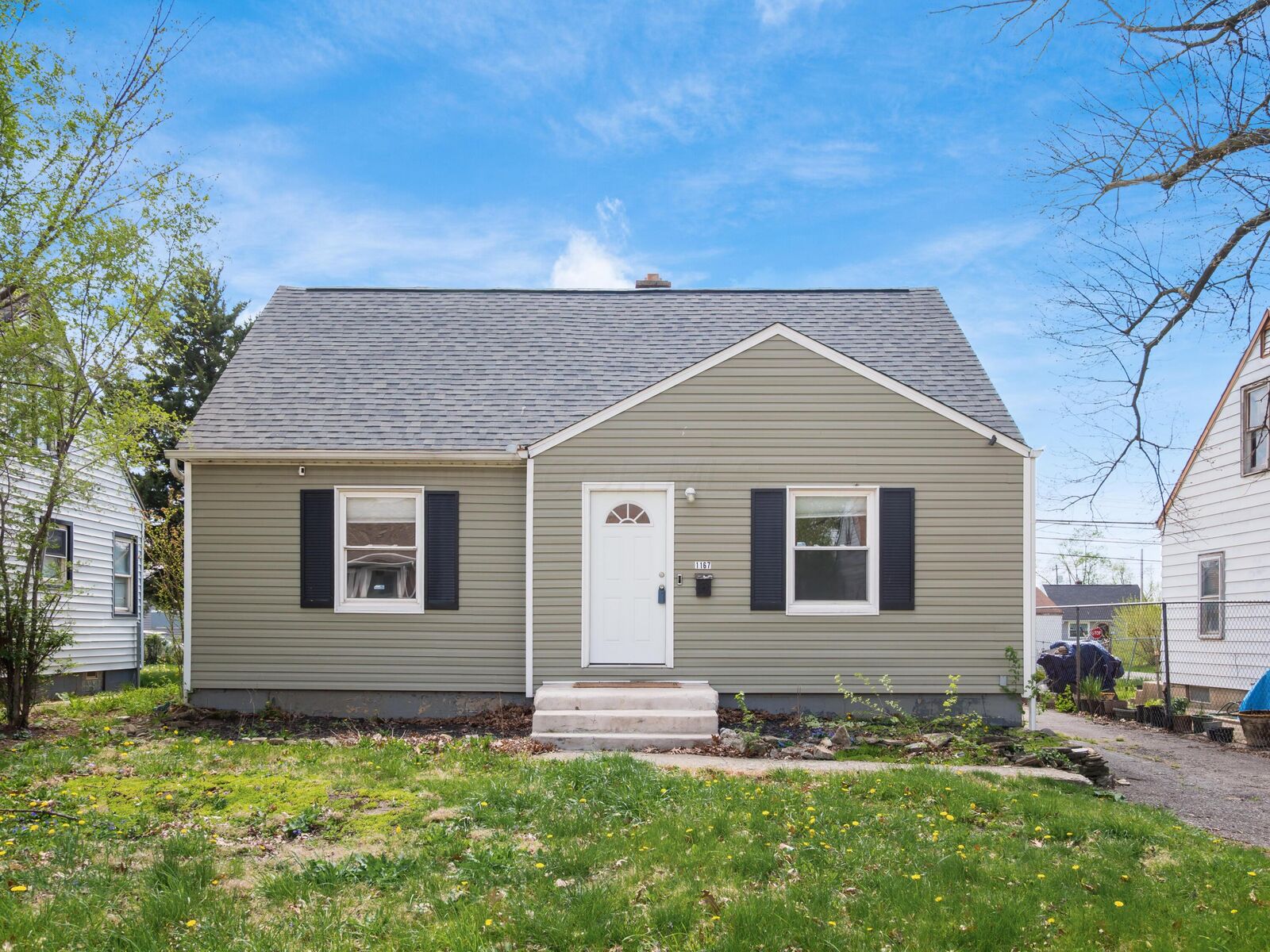 Property Photo:  1167 Duxberry Avenue  OH 43211 