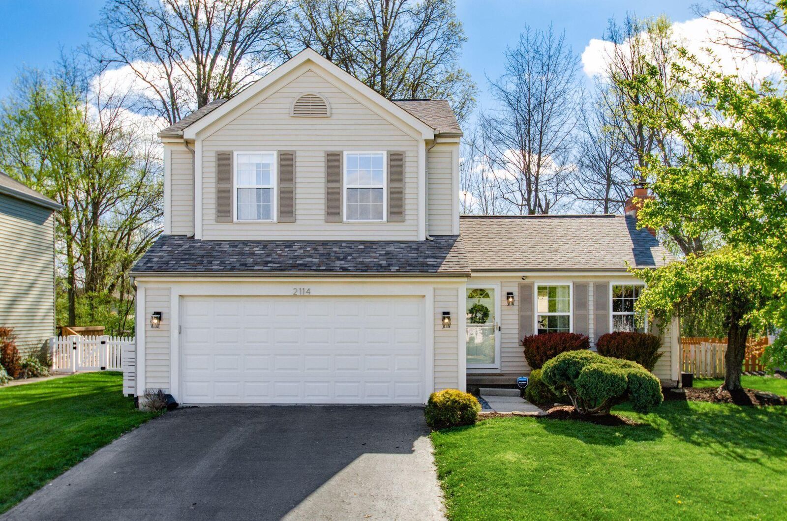 Property Photo: 2114 Stoneside Drive OH 43026