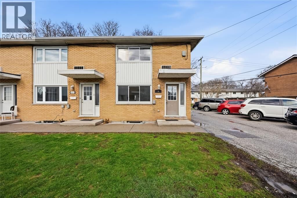 Property Photo: 800 Wellington Street 4 ON N7T 1J5