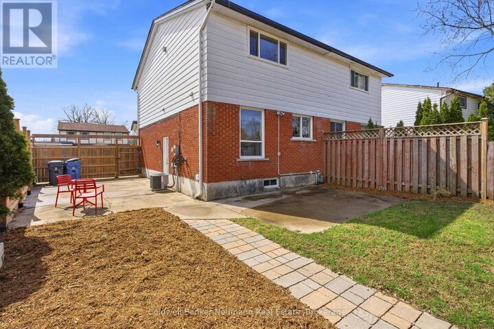 Photo de la propriété:  28 Chartwell Crescent  ON N1G 2T7 