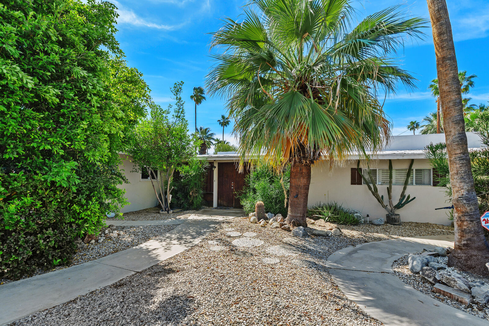 Property Photo:  1077 S Riverside Drive  CA 92264 