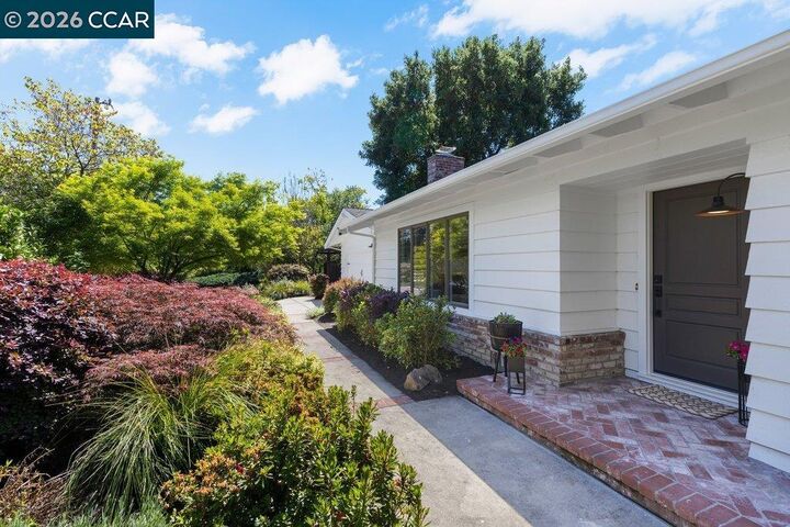 Property Photo:  26 Rio Del Ct  CA 94526 