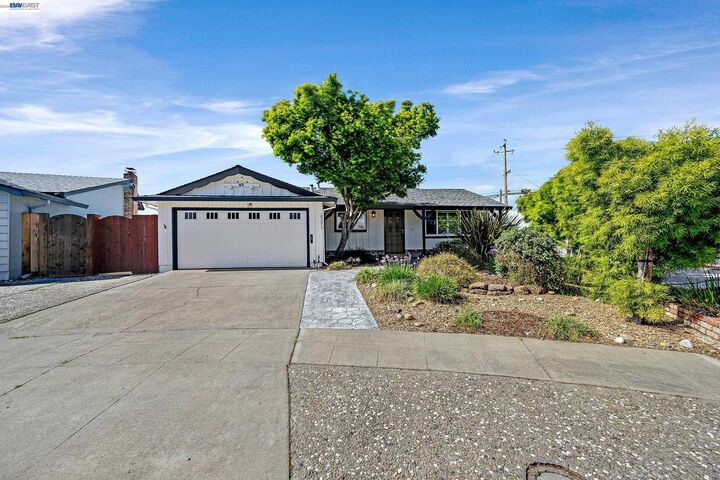 Property Photo:  25073 Belhaven St  CA 94545 