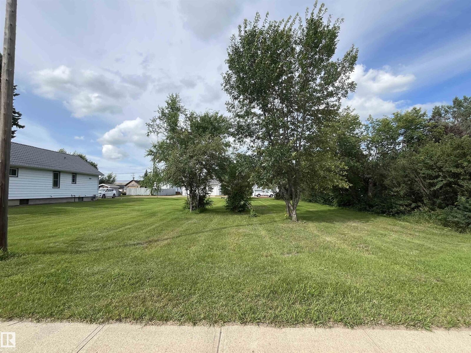 Property Photo:  4916 51 Avenue  AB T0B 4N0 