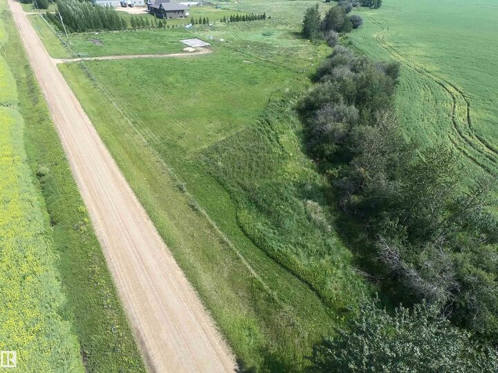 Property Photo:  26521 Twp Rd 584  AB T7P 2P6 