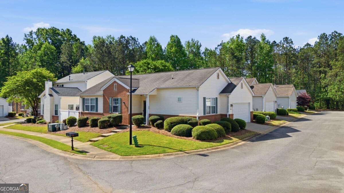 Property Photo:  500 Windcroft Circle NW  GA 30101 