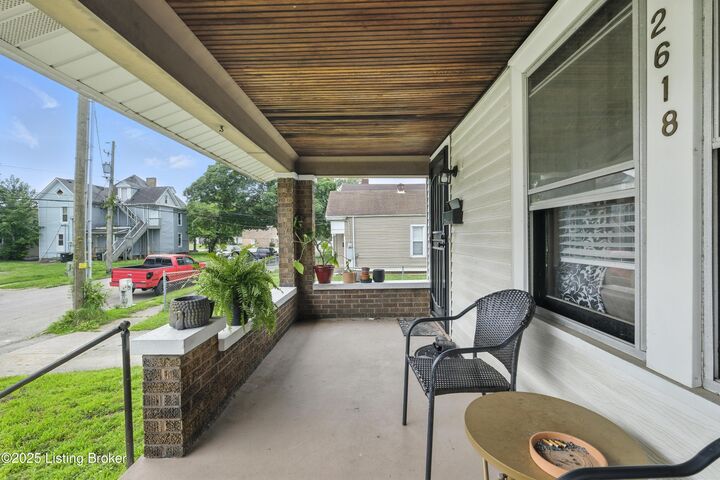 Property Photo:  2618 S 5th St  KY 40208 