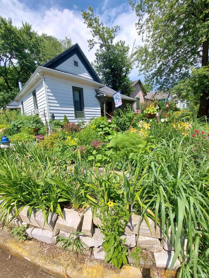 Property Photo:  830 W 7th Street  IN 47404 