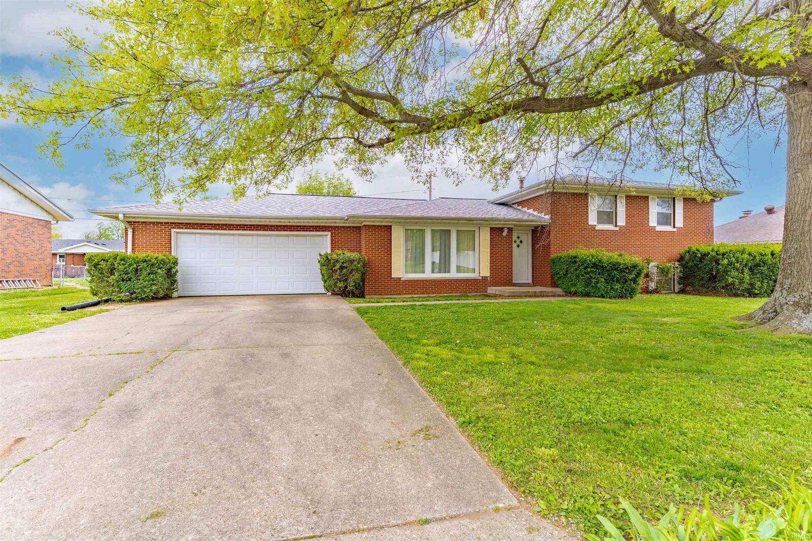 Property Photo: 309 Vista Drive IN 47620