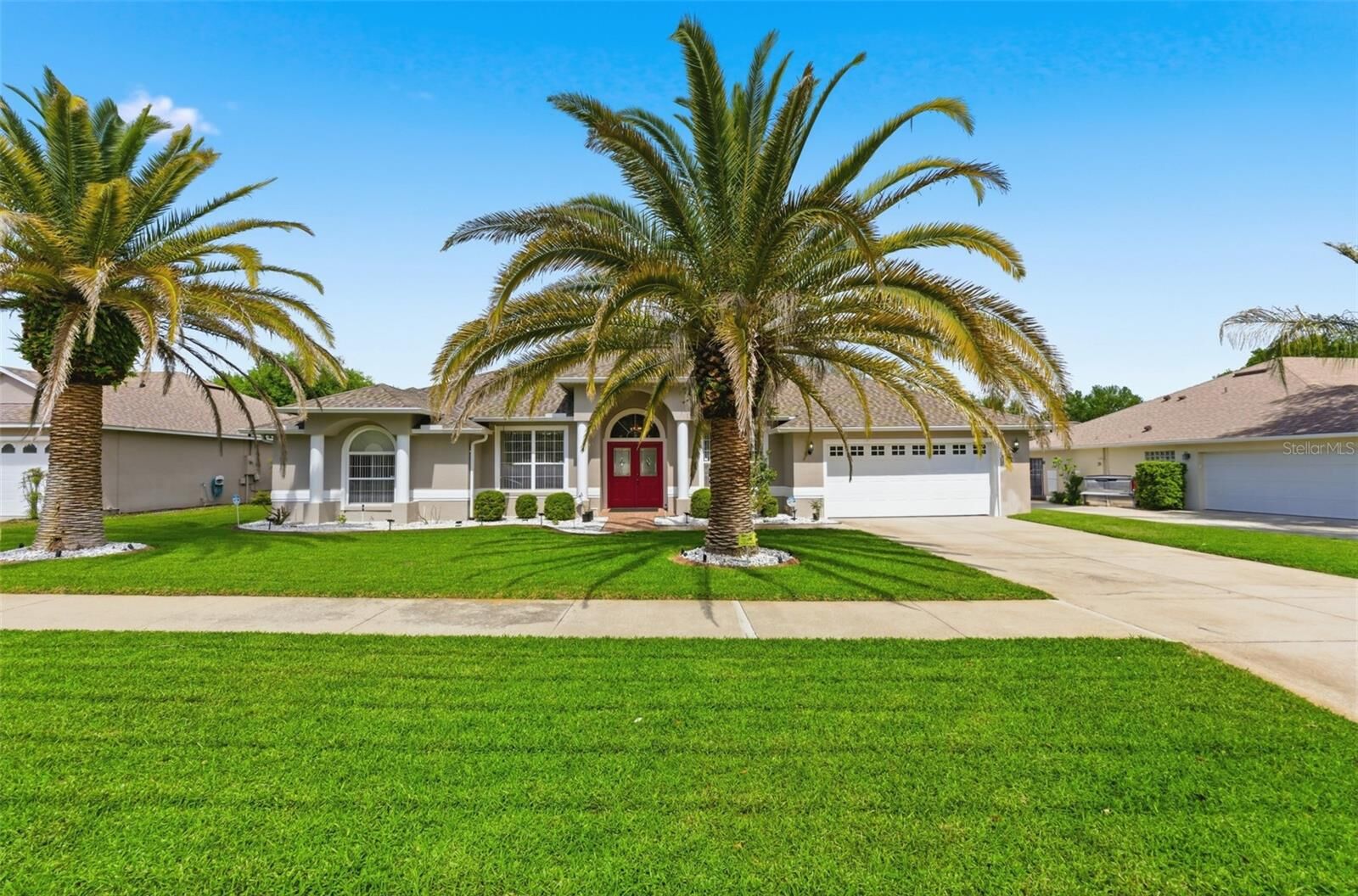 Property Photo: 1030 Princeton Drive FL 34711