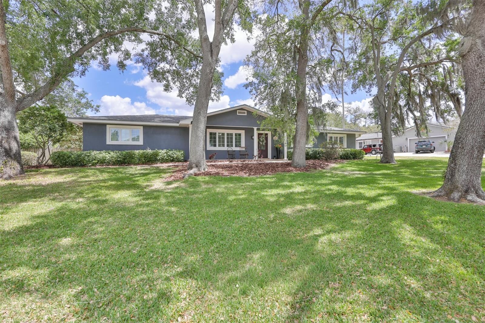 Property Photo:  1311 Estatewood Drive  FL 33510 