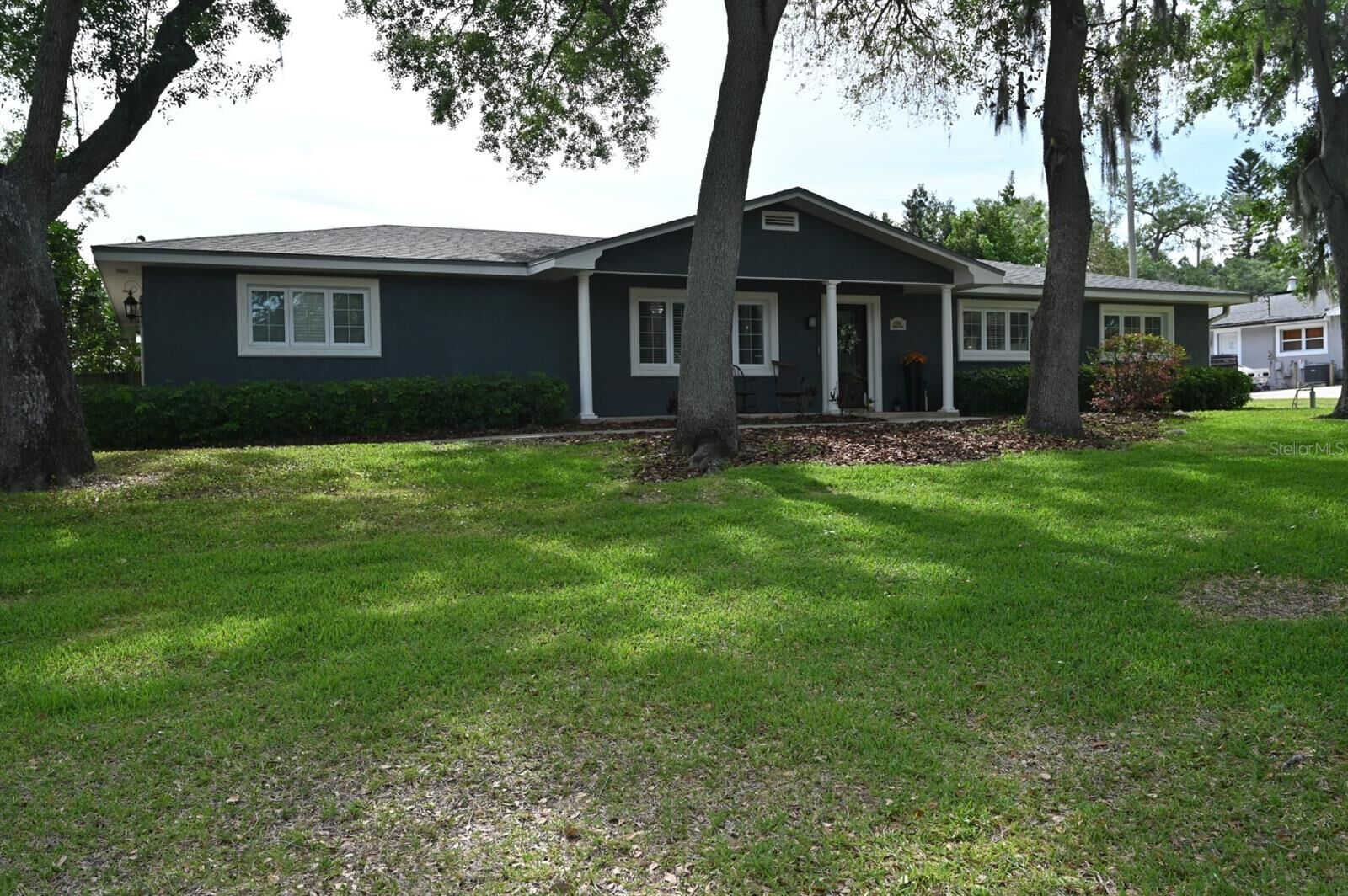 Property Photo:  1311 Estatewood Drive  FL 33510 