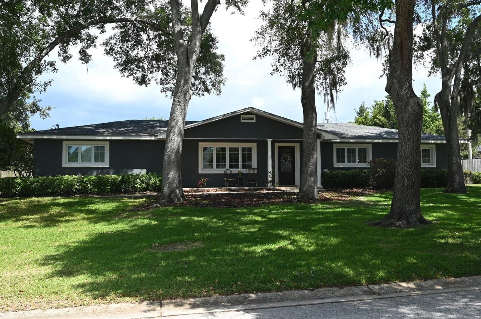 Property Photo:  1311 Estatewood Drive  FL 33510 