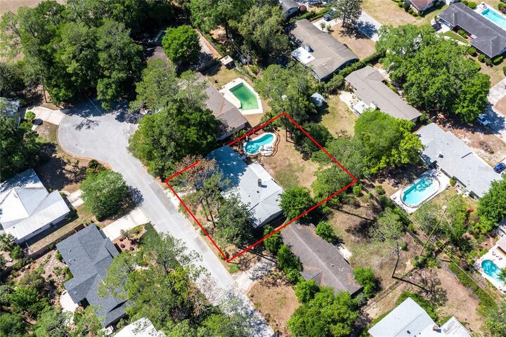 Property Photo:  2230 NW 20th Court  FL 32605 