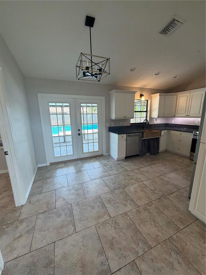 Property Photo:  5741 SE 21st Lane  FL 34480 