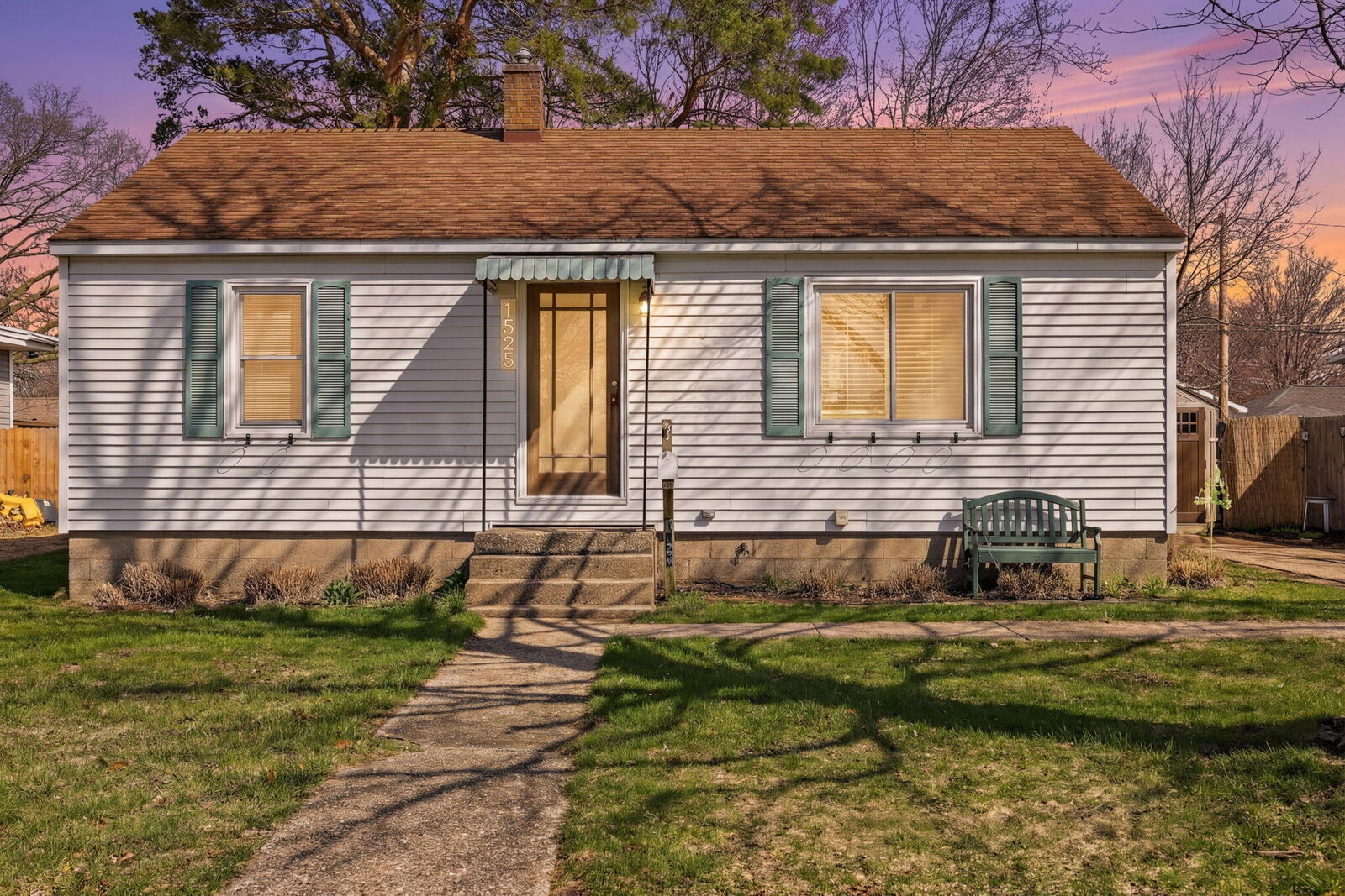Property Photo:  1525 Grant Avenue  MI 49417 