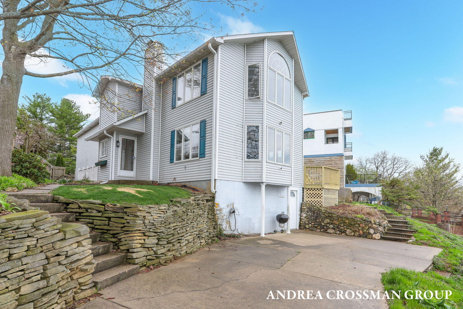 Property Photo:  567 Breezy Bluff Street  MI 49015 