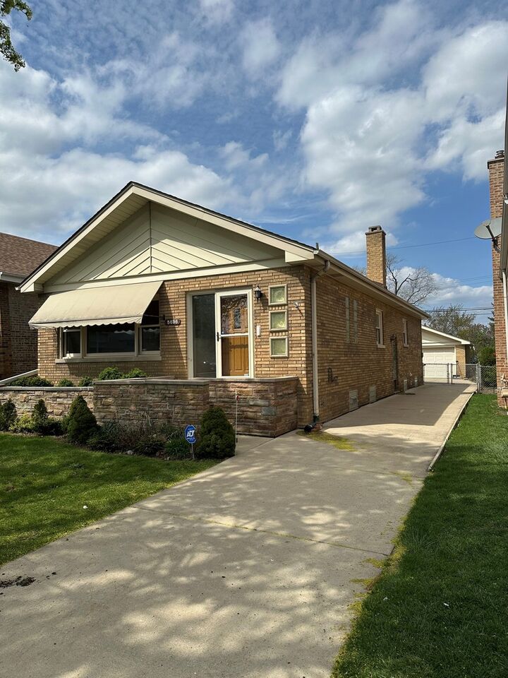 Property Photo:  5636 W Sunnyside Avenue  IL 60630 