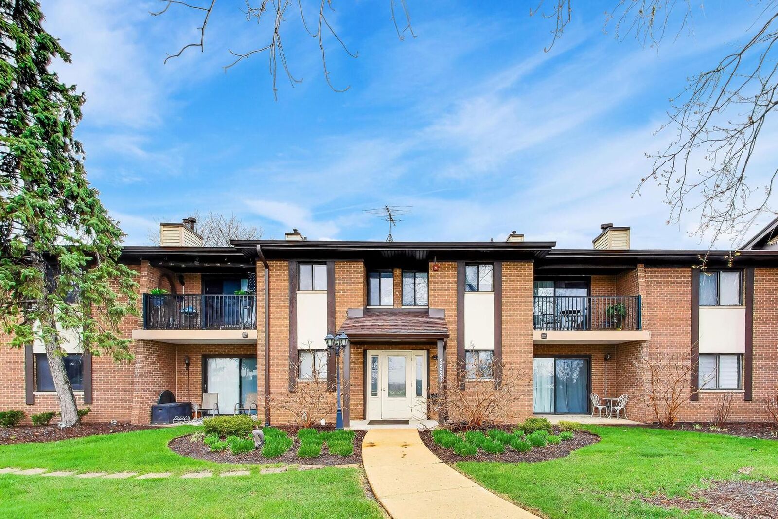 Property Photo:  2221 Wharf Drive 208  IL 60517 