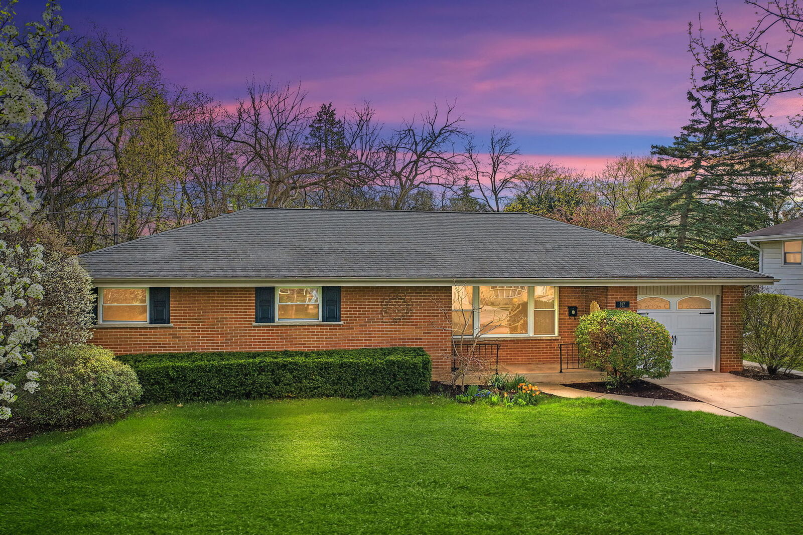 Property Photo:  629 N Wren Avenue  IL 60067 