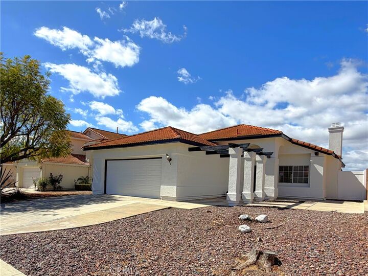 Property Photo:  40018 Notting Hill Road  CA 92563 