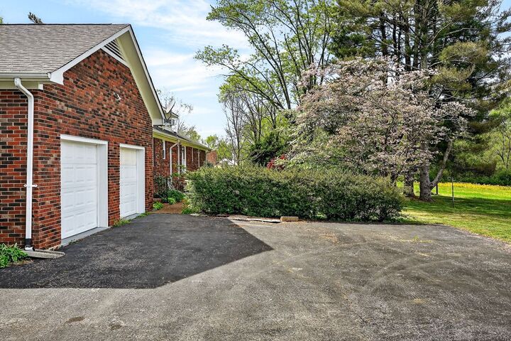 Property Photo: 530 W Main St TN 37166