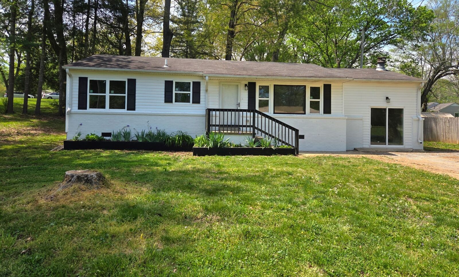 Property Photo: 309 Rickenbacker Dr TN 37388