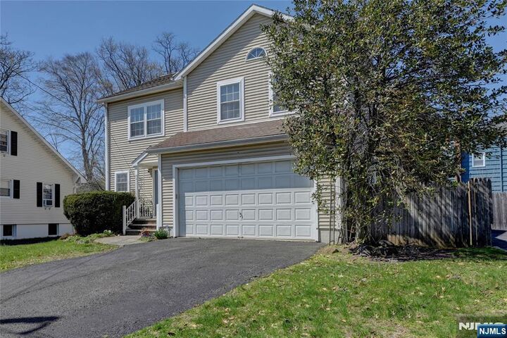 Property Photo:  31 Ashwood Avenue  NJ 07901 