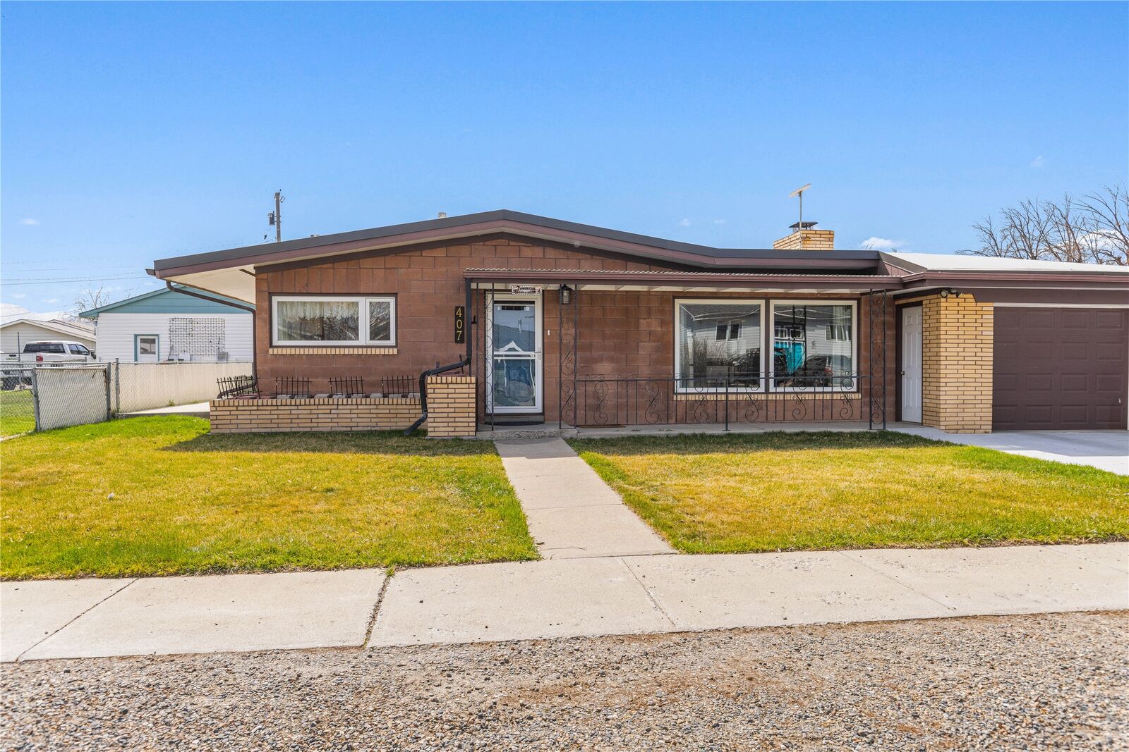 Property Photo:  407 E King Street  MT 59635 