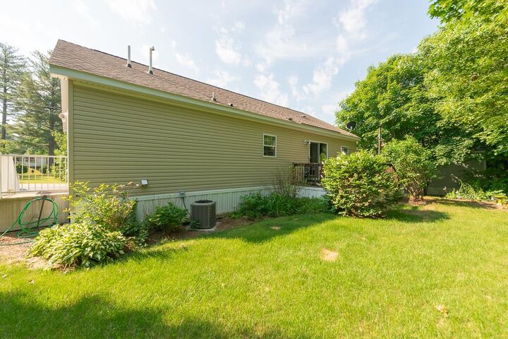 Property Photo: 6 Mapleshade Drive NH 03062