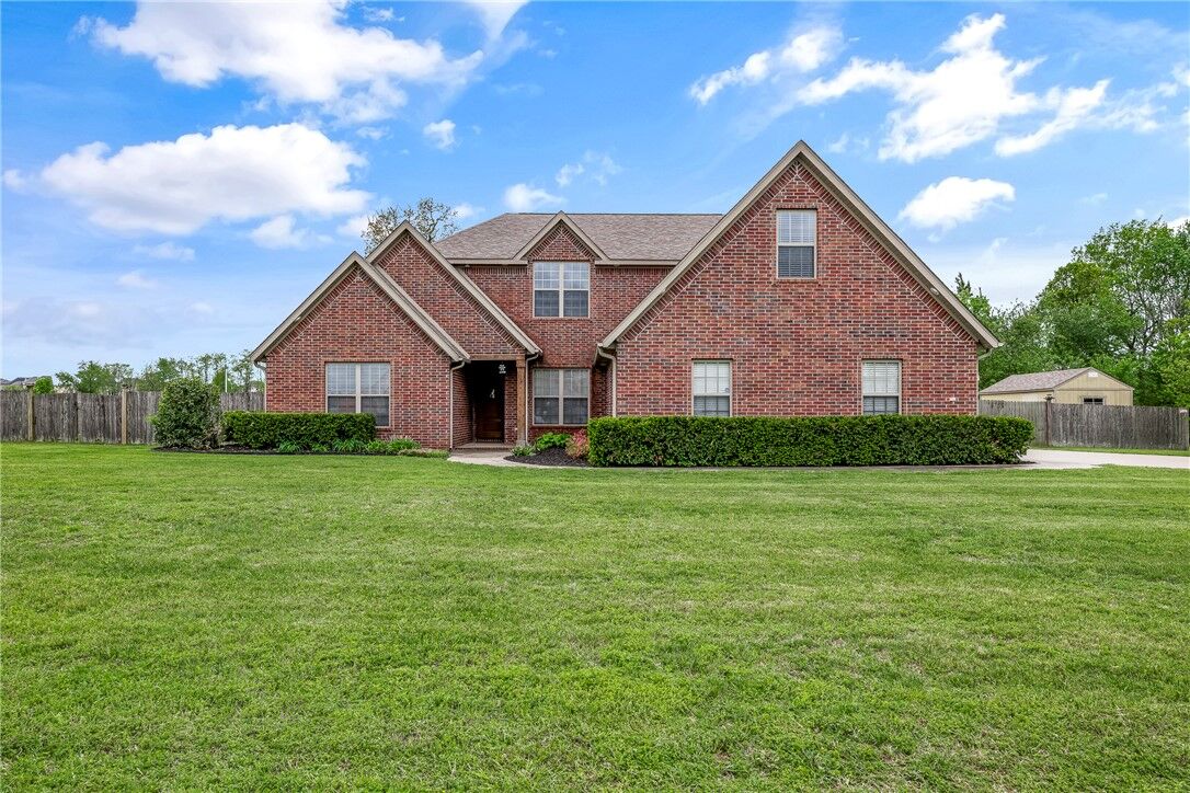 Property Photo:  915 King Arthur Drive  AR 72762 