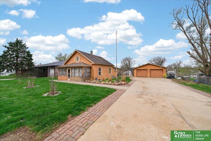 Property Photo:  5420 S 49 Avenue  NE 68117 