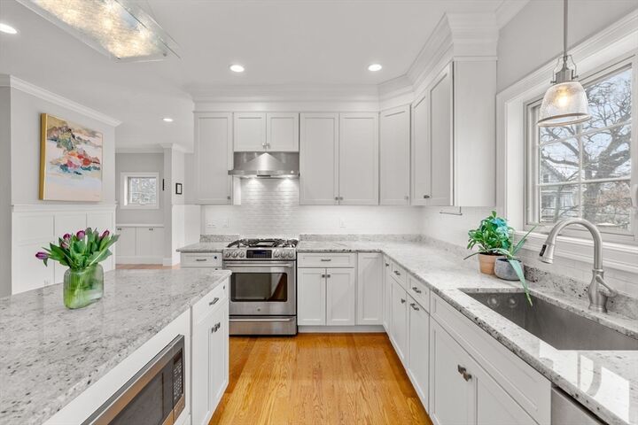 Property Photo:  198 Lowell St 1  MA 02453 